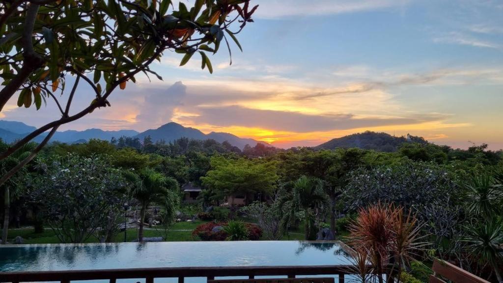 Dusit Talai Resort Mu Si Exterior photo