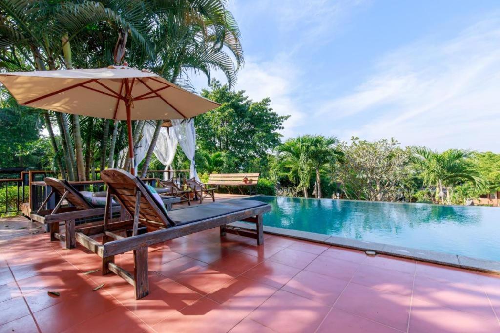Dusit Talai Resort Mu Si Exterior photo